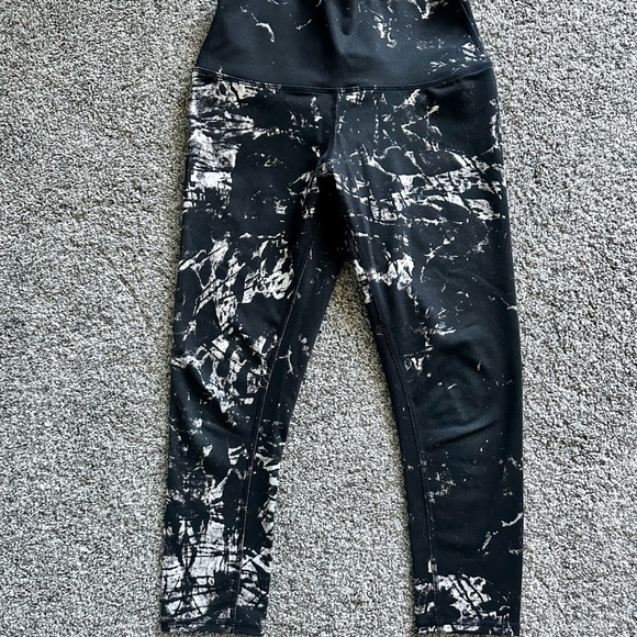 ALO brand XS capri tight. GUC - Picture 2 of 3